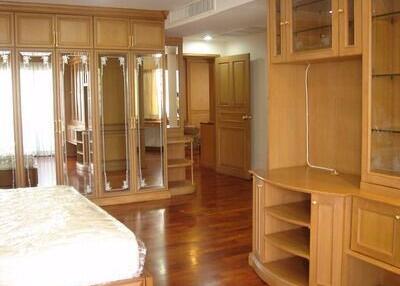 4 bed Condo in Arunroj Tower Khlongtoei Sub District C11529