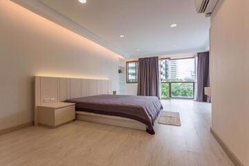 3 bed Condo in Baan Mitra Khlong Tan Nuea Sub District C11501