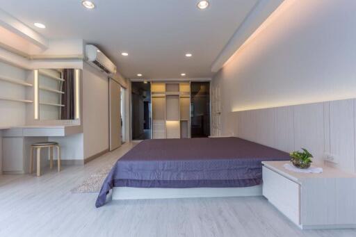 3 bed Condo in Baan Mitra Khlong Tan Nuea Sub District C11501