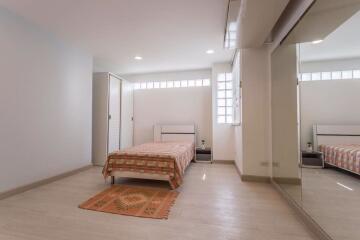 3 bed Condo in Baan Mitra Khlong Tan Nuea Sub District C11501