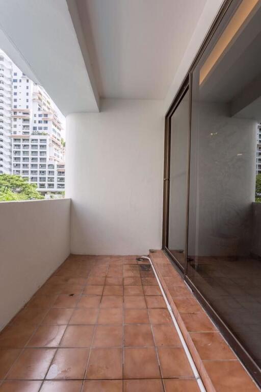 3 bed Condo in Baan Mitra Khlong Tan Nuea Sub District C11501