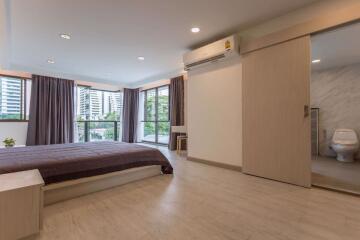 3 bed Condo in Baan Mitra Khlong Tan Nuea Sub District C11501