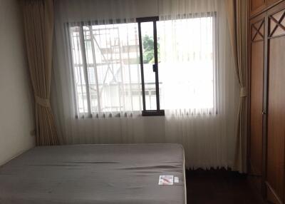 2 bed Condo in Sethiwan Palace Sukhumvit 4 Khlongtan Sub District C11487