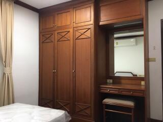 2 bed Condo in Sethiwan Palace Sukhumvit 4 Khlongtan Sub District C11487