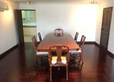 3 bed Condo in Sethiwan Palace Sukhumvit 4 Khlongtan Sub District C11486