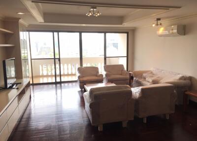 3 bed Condo in Sethiwan Palace Sukhumvit 4 Khlongtan Sub District C11486