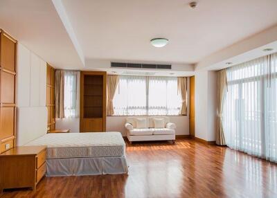 3 bed Penthouse in Krungthep Thani Tower Khlongtan Sub District P11065