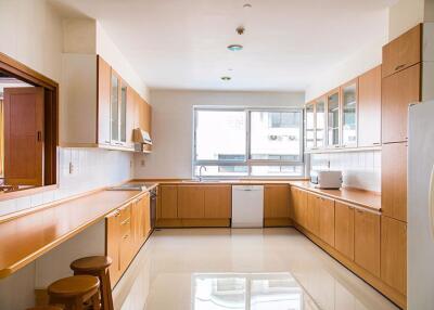 3 bed Penthouse in Krungthep Thani Tower Khlongtan Sub District P11065