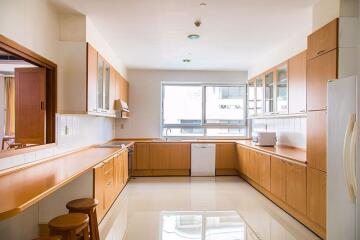 3 bed Penthouse in Krungthep Thani Tower Khlongtan Sub District P11065