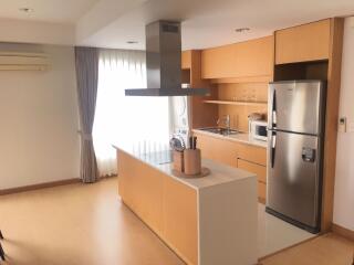 3 bed Condo in Viscaya Private Residences Khlong Tan Nuea Sub District C11468