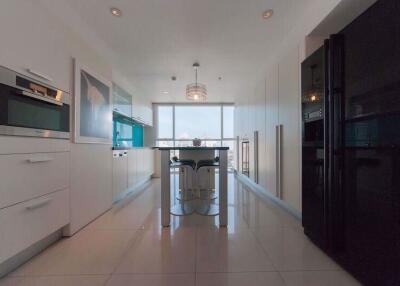 2 bed Condo in Urbana Langsuan Lumphini Sub District C11465