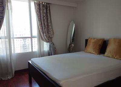 2 bed Condo in Urbana Langsuan Lumphini Sub District C11447