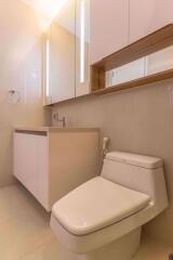 2 bed Condo in Q Langsuan Lumphini Sub District C11418