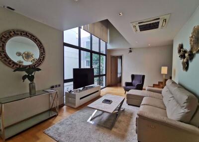 4 bed Condo in Parc Priva Huai Khwang Sub District C11403