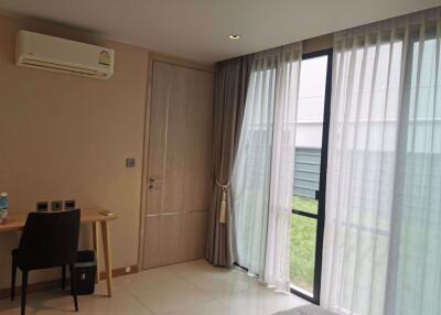 4 bed Condo in Parc Priva Huai Khwang Sub District C11403