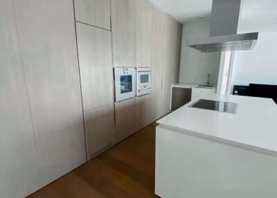 3 bed Condo in 185 Rajadamri Lumphini Sub District C11398