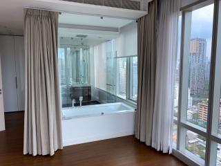 3 bed Condo in 185 Rajadamri Lumphini Sub District C11397