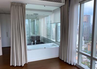 3 bed Condo in 185 Rajadamri Lumphini Sub District C11397