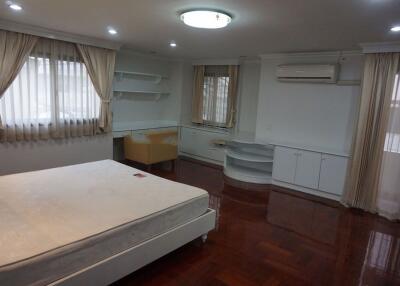 2 bed Condo in Mitr Mansion Khlong Toei Nuea Sub District C11391