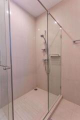 2 bed Condo in Q Langsuan Lumphini Sub District C11389