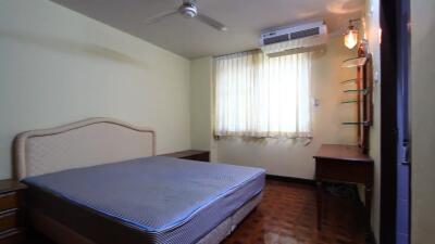 3 bed Condo in Rishi Court Khlong Toei Nuea Sub District C11386