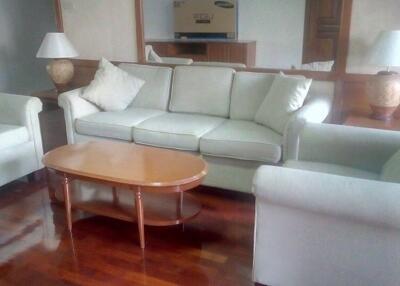 3 bed Condo in Crystal Ville Court Khlong Toei Nuea Sub District C11383