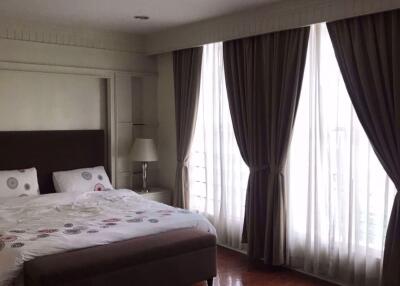 4 bed Condo in Baan Klang Krung (British Town - Thonglor) Khlong Tan Nuea Sub District C11381