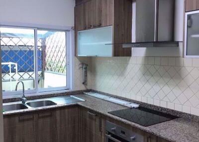 4 bed Condo in Baan Klang Krung (British Town - Thonglor) Khlong Tan Nuea Sub District C11381