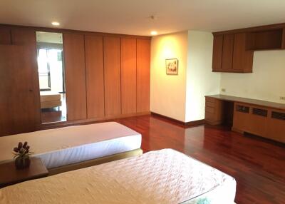 4 bed Penthouse in Wewon Mansion Khlong Tan Nuea Sub District P11064