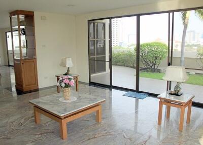 4 bed Penthouse in Wewon Mansion Khlong Tan Nuea Sub District P11064