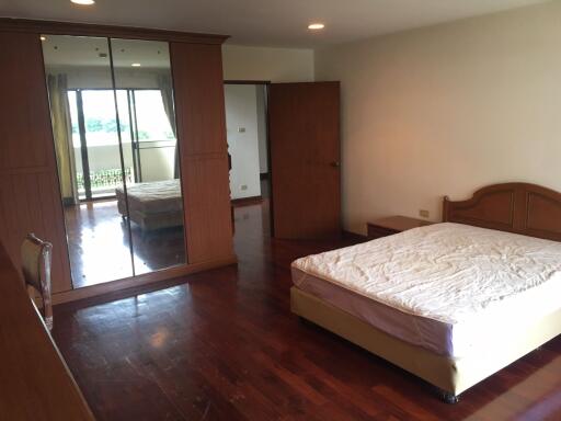 4 bed Penthouse in Wewon Mansion Khlong Tan Nuea Sub District P11064