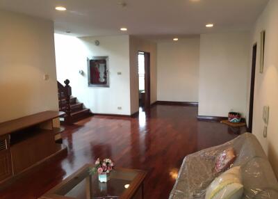 4 bed Penthouse in Wewon Mansion Khlong Tan Nuea Sub District P11064