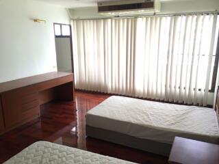 3 bed Condo in Wewon Mansion Khlong Tan Nuea Sub District C11380