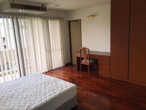 3 bed Condo in Wewon Mansion Khlong Tan Nuea Sub District C11380