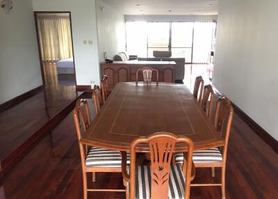 3 bed Condo in Wewon Mansion Khlong Tan Nuea Sub District C11380