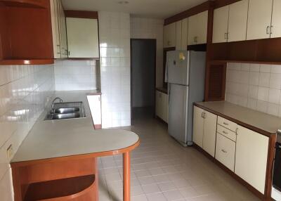 3 bed Condo in Wewon Mansion Khlong Tan Nuea Sub District C11380