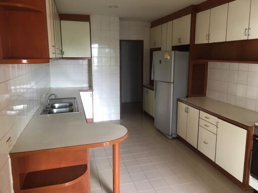 3 bed Condo in Wewon Mansion Khlong Tan Nuea Sub District C11380