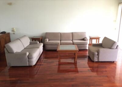 3 bed Condo in Wewon Mansion Khlong Tan Nuea Sub District C11380