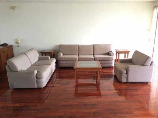 3 bed Condo in Wewon Mansion Khlong Tan Nuea Sub District C11380