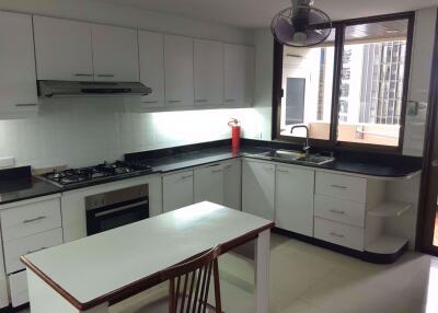 3 bed Condo in Shiva Tower Khlong Toei Nuea Sub District C11379