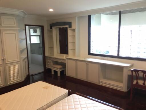 3 bed Condo in Shiva Tower Khlong Toei Nuea Sub District C11379