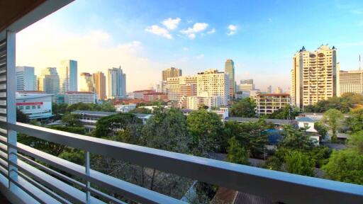 2 bed Condo in Raya Serviced Apartment Khlong Toei Nuea Sub District C11378