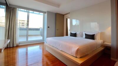 2 bed Condo in Raya Serviced Apartment Khlong Toei Nuea Sub District C11378