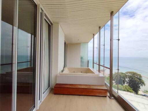 Beach Front Condo Unit for Sale At The Cove