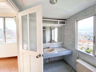 3 ห้องนอน, 4 ห้องน้ำ คอนโด ราคา ฿ 70,000/เดือน