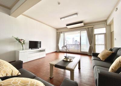 3 bed Condo in KC Court Apartment Khlong Tan Nuea Sub District C11373