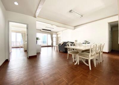 3 bed Condo in KC Court Apartment Khlong Tan Nuea Sub District C11373