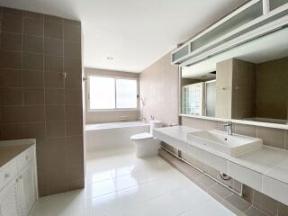 3 bed Condo in KC Court Apartment Khlong Tan Nuea Sub District C11371