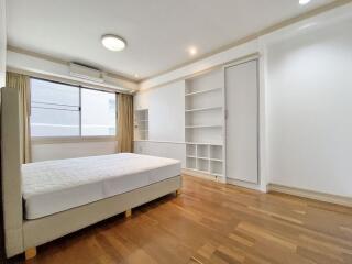 2 bed Condo in KC Court Apartment Khlong Tan Nuea Sub District C11370