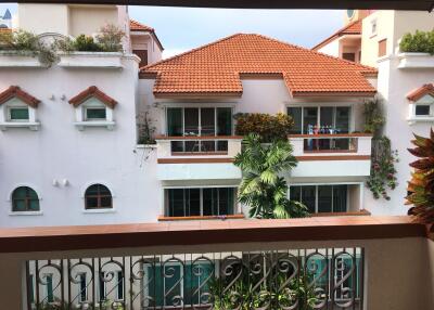 2 bed Condo in El Patio Khlong Toei Nuea Sub District C11369